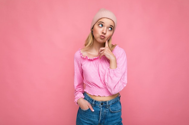 Photo gros plan de l'incroyable belle jeune femme pensée profonde créative personne féminine