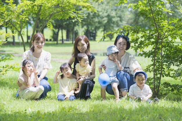 Photo de groupe de familles asiatiques