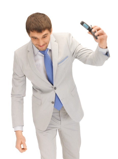 photo d'un homme en colère avec un téléphone portable