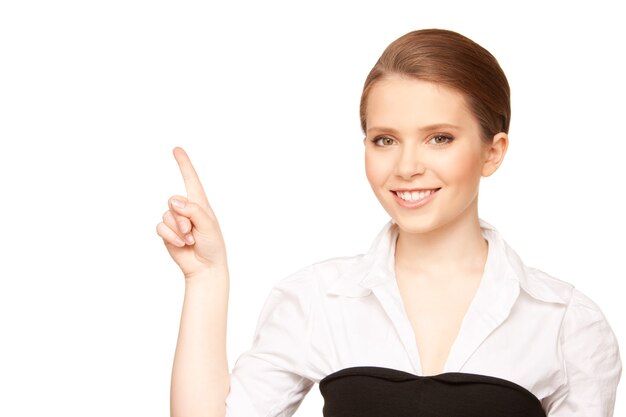photo de jolie jeune femme d'affaires pointant son doigt