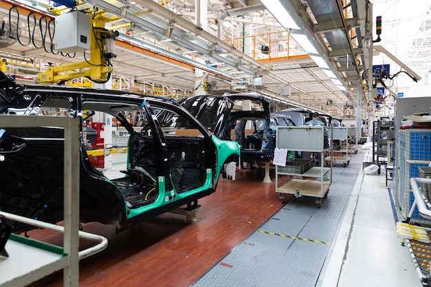 Photo d'une ligne de production automobile soudant une carrosserie de voiture moderne usine d'assemblage de voitures industrie automobile
