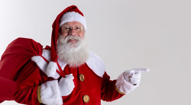 Photo De La Main Gantée Du Père Noël Dans Un Geste De Pointage. Père Noël Pointant Ses Doigts Sur Blanc.