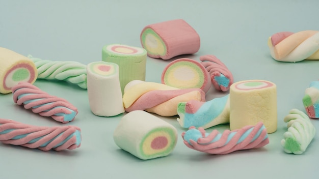 Une photo de marshmallow multicolore