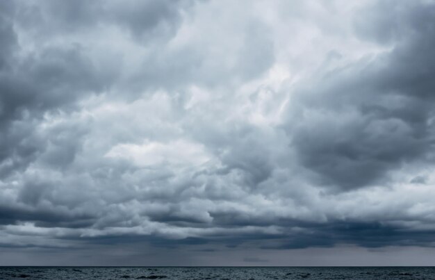 Photo mer vide et horizon de la plage