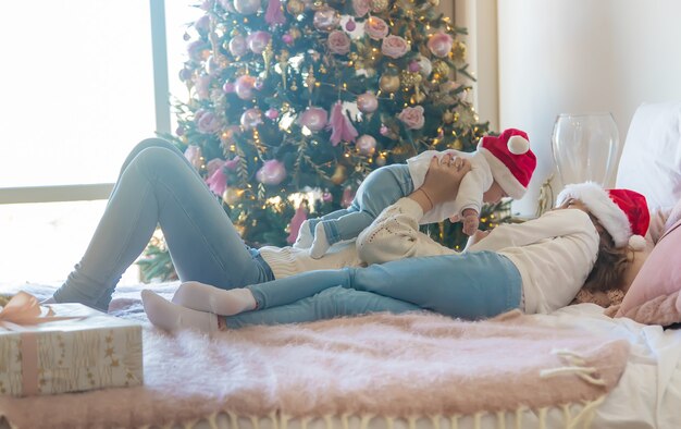 Photo de Noël en famille à la maison