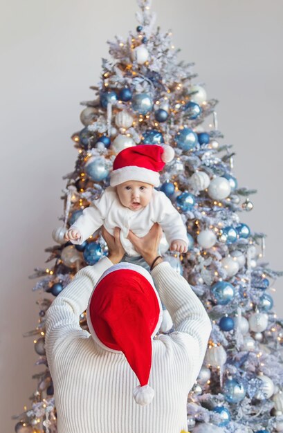 Photo de Noël d'un papa avec un bébé