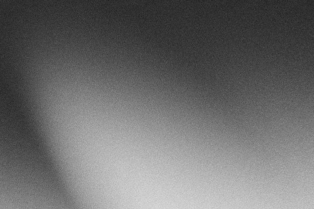 une photo en noir et blanc d'une lumière brillant sur un mur