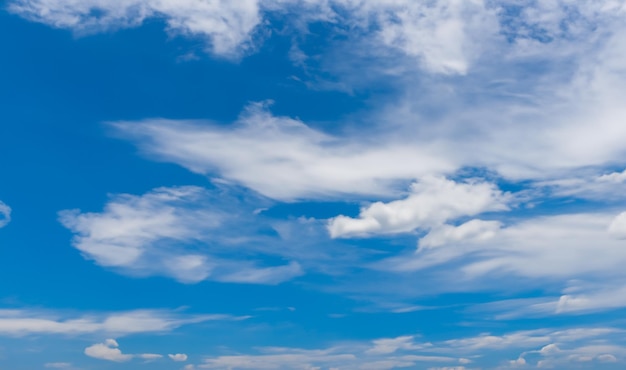 Photo nuage blanc avec fond de ciel bleu