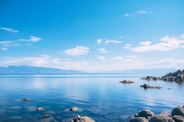 Photo d'océan calme sous un ciel clair paysage paisible