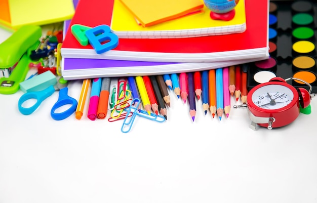 Photo d'outils d'éducation scolaire ou d'équipement de bureau