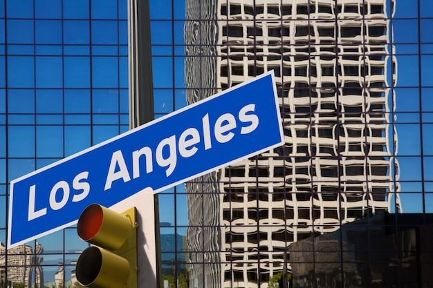 Photo de panneau de signalisation routière au centre-ville de Los Angeles