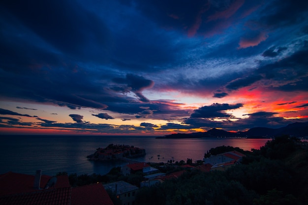 Photo panoramique de l'île de sveti stefan