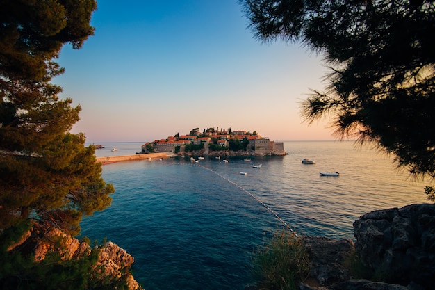 Photo panoramique de l'île de sveti stefan