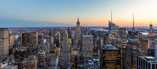 Photo panoramique de New York City Skyline Manhattan centre-ville de l'Empire State Building gratte-ciel la nuit USA