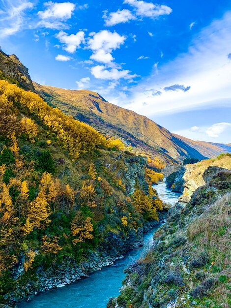 Photo photo de paysage prise au pont de kawarau près de queenstown en nouvelle-zélande où les gens font du bungy jump