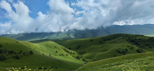 Sur la photo, les paysages montagneux du Caucase.