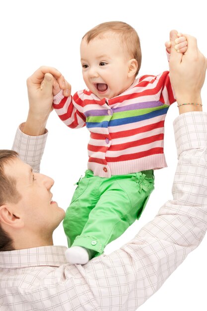 photo d'un père heureux avec un bébé adorable