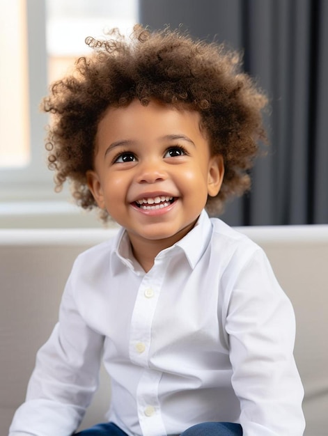 Photo photo portrait d'un nourrisson fidjien, cheveux bouclés, souriant