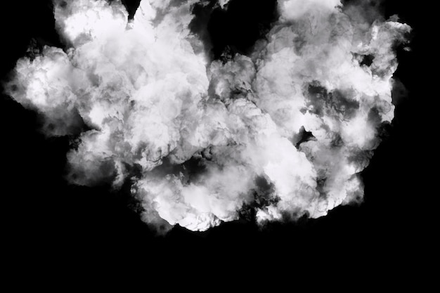 Photo puissance blanche explosion nuage geler le mouvement isolé sur fond noir