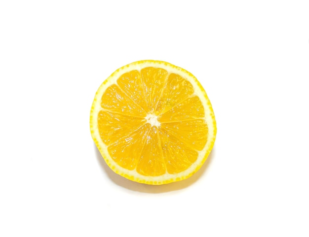 photo rapprochée de l'isolate de citron
