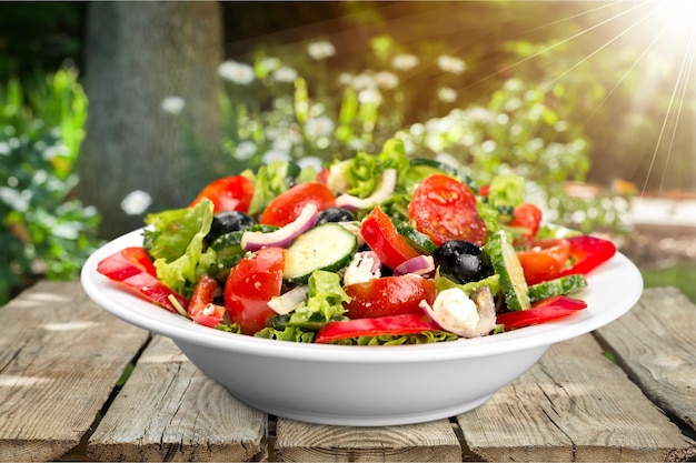 Photo de salade fraîche aux légumes