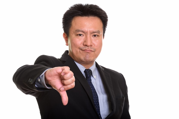 Photo de Studio d'un homme japonais isolé sur fond blanc