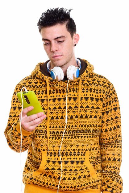 Photo de Studio de jeune bel homme isolé sur fond blanc