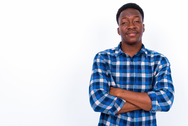 Photo de Studio de jeune homme africain beau sur fond blanc