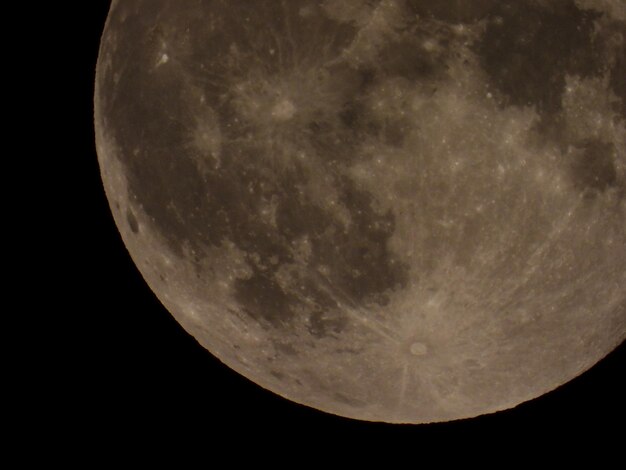 Photo une photo très détaillée de la surface de la lune prise de la terre