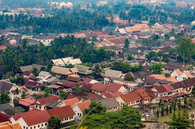 Photo vintage de Luang Prabang, Laos. Vue aérienne de la ville de Luang Prabang et du Mékong