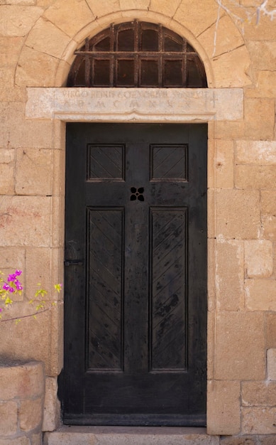 Photo une photo vintage de porte en métal