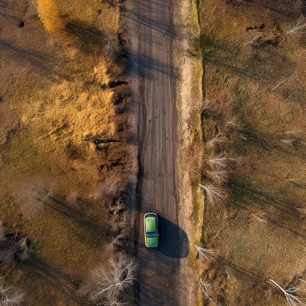 photo de voiture vue depuis un drone