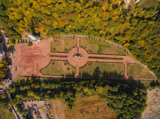 Photo vue aérienne du centre spirituel marial zarvanytsia