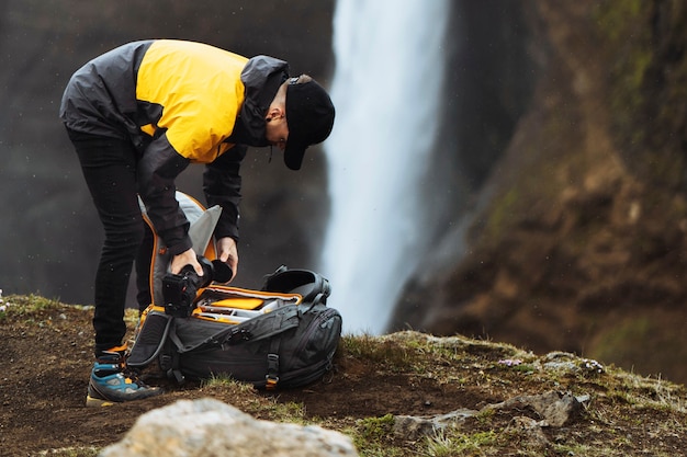 Photographe à la cascade de Haifoss, Islande