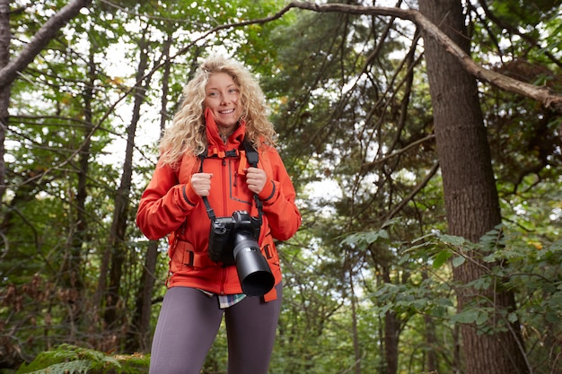 Photographe dans la forêt