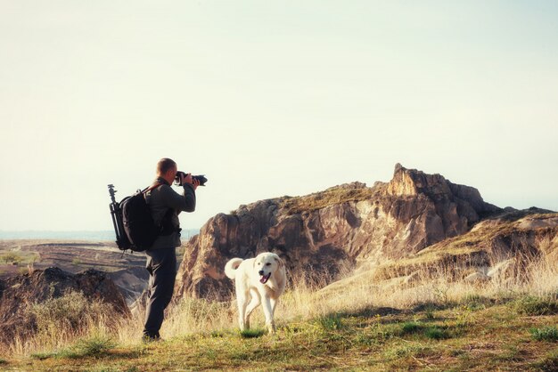 Photographe falaise de grès et observation du paysage naturel