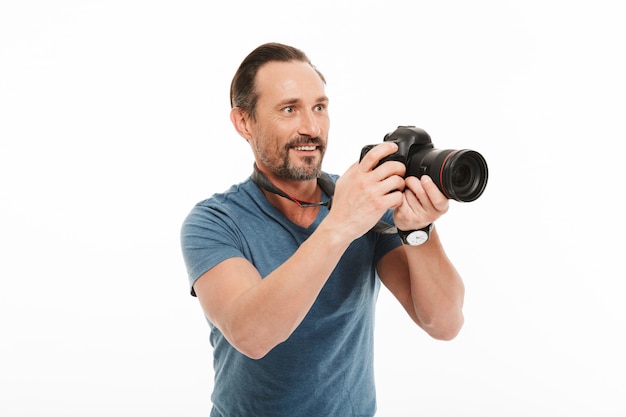 Photographe homme mûr gai