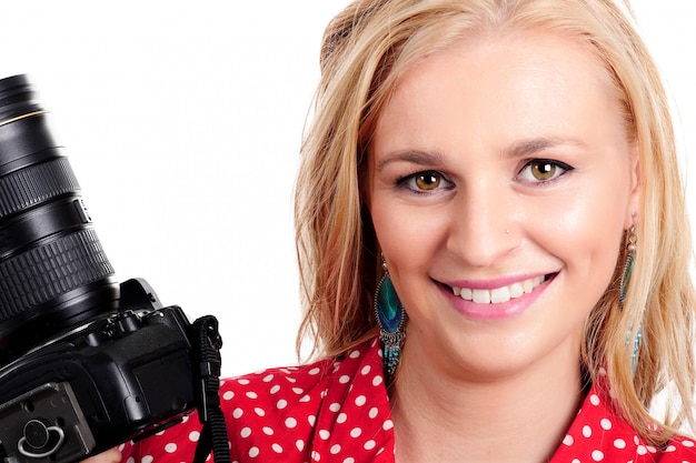 Photographe jolie femme blonde avec son appareil photo