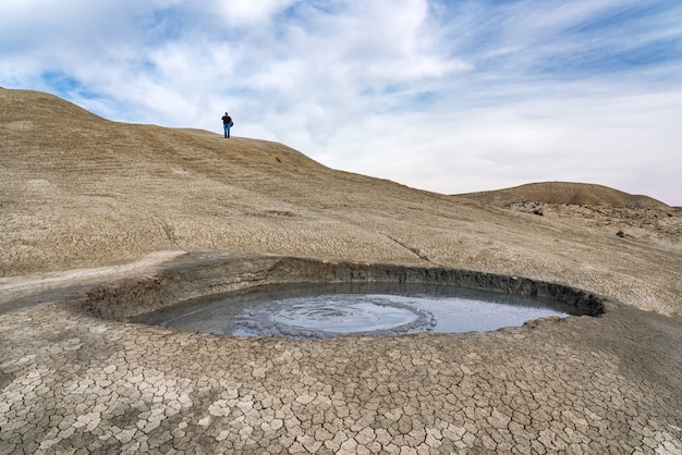 Un photographe de la nature capture un volcan de boue