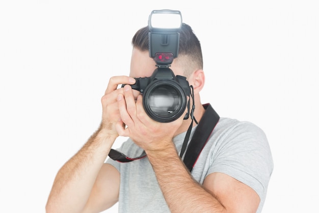 Photographe de sexe masculin avec caméra photographique