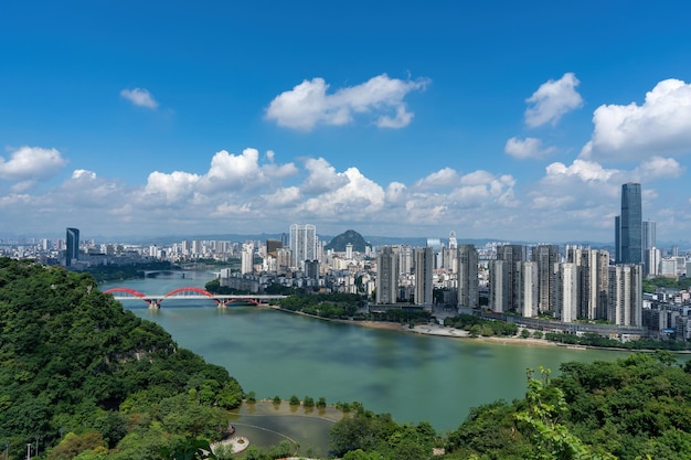 Photographie aérienne de l'apparence de la ville de Liuzhou en Chine