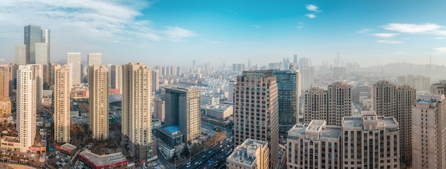 Photographie aérienne de bâtiments modernes au centre-ville de Qingdao