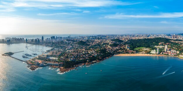 Photographie aérienne de la belle ville côtière de Qingdao