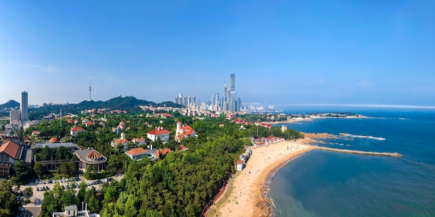 Photographie aérienne de la belle ville côtière de Qingdao