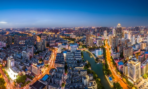 Photographie aérienne Chine Yancheng ville paysage architectural vue de nuit