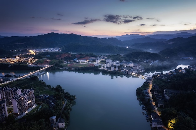 Photographie aérienne du comté de Liuzhou Sanjiang de nuit grand format