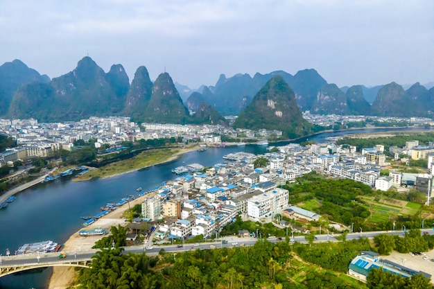 Photographie aérienne du magnifique paysage de la rivière Lijiang à Guilin