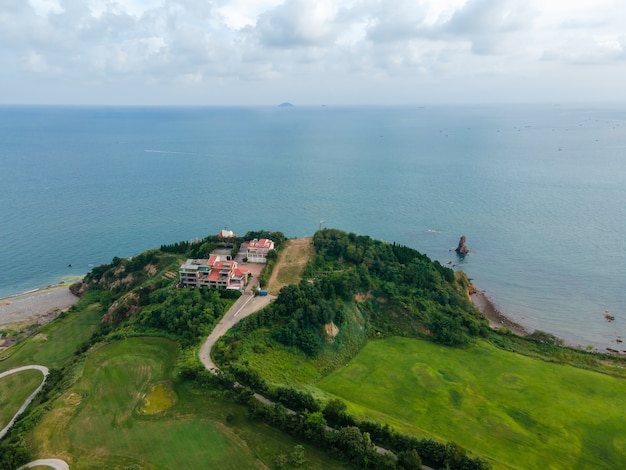 Photographie aérienne du parcours de golf du littoral de Qingdao