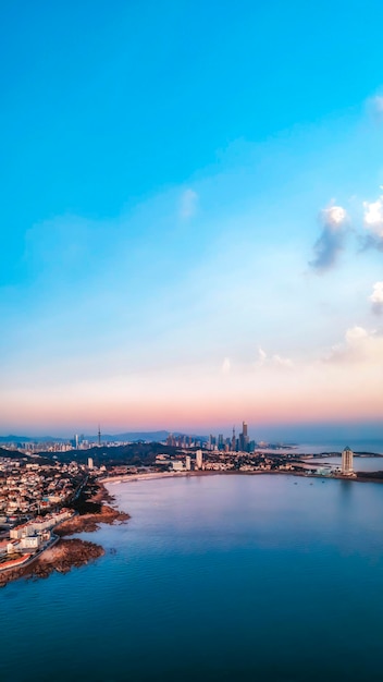 Photographie aérienne du paysage côtier de la vieille ville de Qingdao en Chine