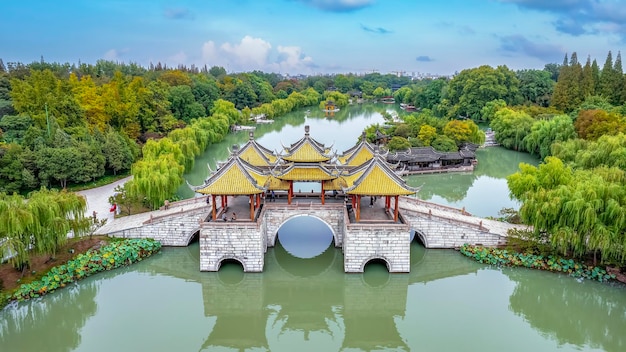 Photo photographie aérienne du paysage de jardin chinois à yangzhou